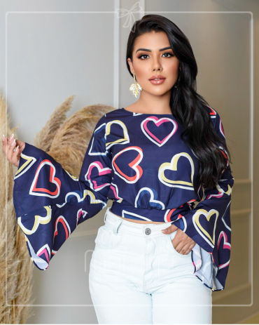 Camisa Cropeed Social Feminina Estampa de Coração Manga Longa Flare Sino
