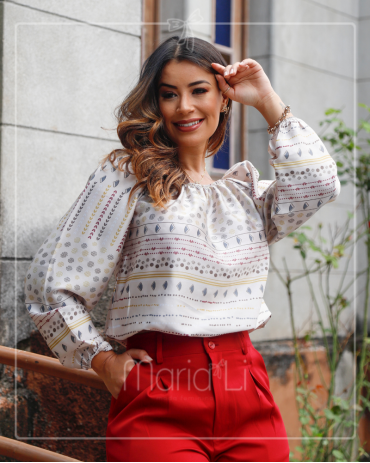 Blusa manga longa princesa com gola alta