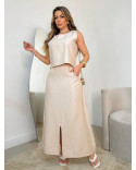 Conjunto longo de linho, composto por saia com fenda e blusa com detalhes nas alças Conjunto longo de linho, composto por saia com fenda e blusa com detalhes nas alças