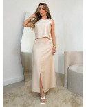 Conjunto longo de linho, composto por saia com fenda e blusa com detalhes nas alças Conjunto longo de linho, composto por saia com fenda e blusa com detalhes nas alças