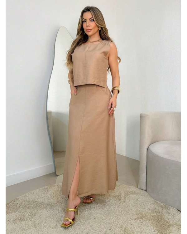 Conjunto longo de linho, composto por saia com fenda e blusa com detalhes nas alças